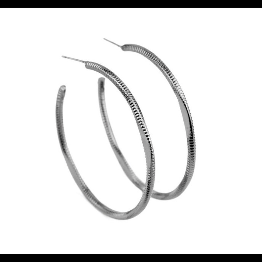 🖤Black Medium Post Hoop Earring🖤.